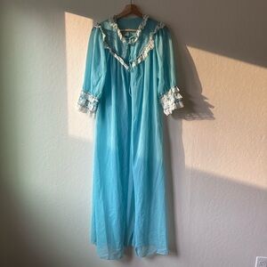 Vintage 1960s blue nylon union made peignoir nightgown robe